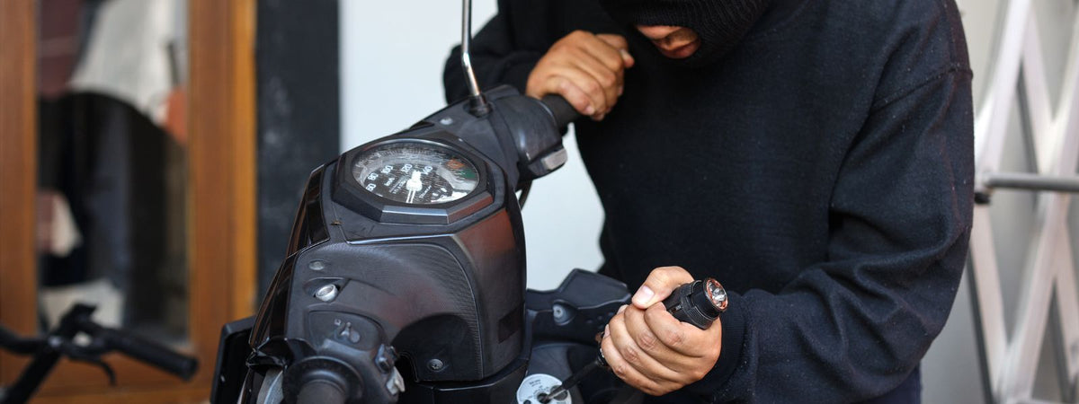 ¿Cómo puedo evitar que me roben la motocicleta?