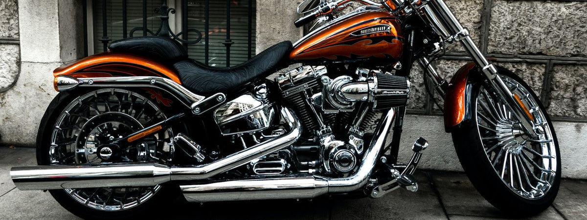 Comment nettoyer des chromes piqués de moto ?
