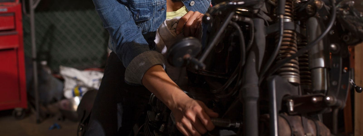 ¿Cómo limpiar un inyector de combustible de motocicleta?