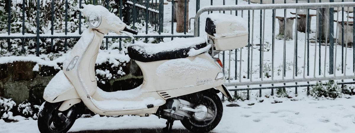 ¿Cómo guardar tu motocicleta sin garaje?