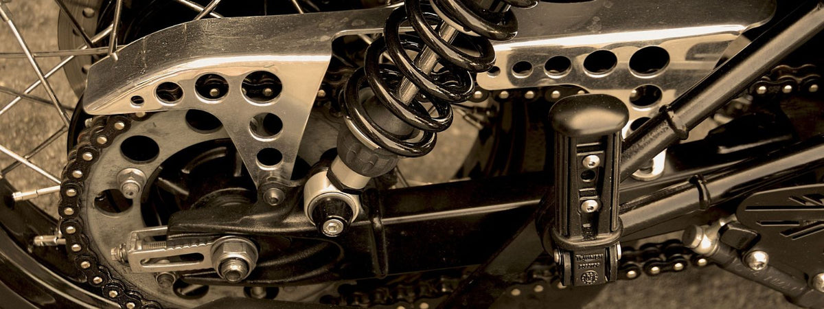 Come pulire la catena della moto?