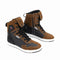 baskets moto marron pour homme en nylon, polyester et cuir microfibre, avec renforts talon/orteils/cheville, semelle antidérapante et poche à lacets