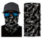 Cache-cou moto camouflage noir et gris, tissu respirant et léger, protection contre le vent et les intempéries, idéal pour motards urbains et aventuriers.