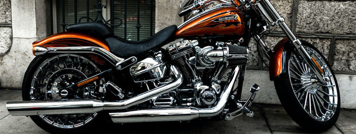 Comment nettoyer des chromes piqués de moto ?