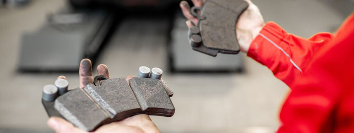 Comment nettoyer des plaquettes de frein moto ?