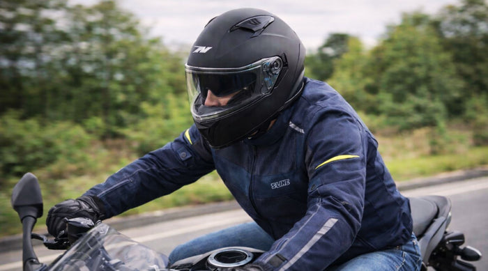 Guida completa per iniziare ad andare in moto: equipaggiamento, budget e consigli