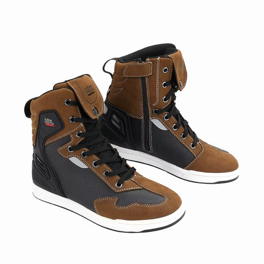 baskets moto marron pour homme en nylon, polyester et cuir microfibre, avec renforts talon/orteils/cheville, semelle antidérapante et poche à lacets