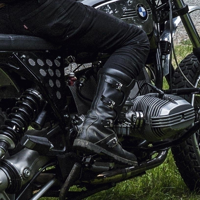 Bottes-moto-vintage-noir-stylmartin-continental-homme-femme-porte