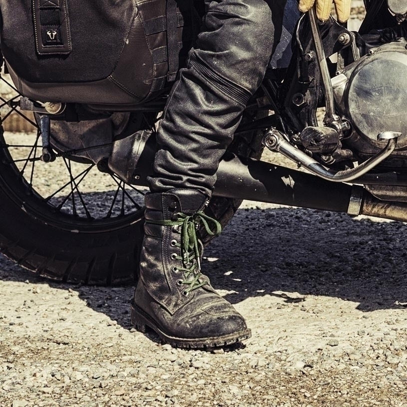 Bottines-moto-stylmartin-yurok-wp-noires-cuir-vibram-porte