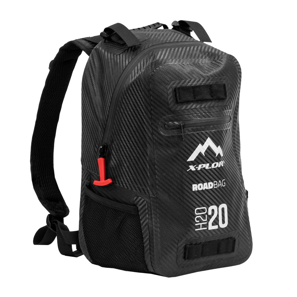 Sac à dos moto X-PLOR 20L noir, design fibre carbone, coque semi-rigide.