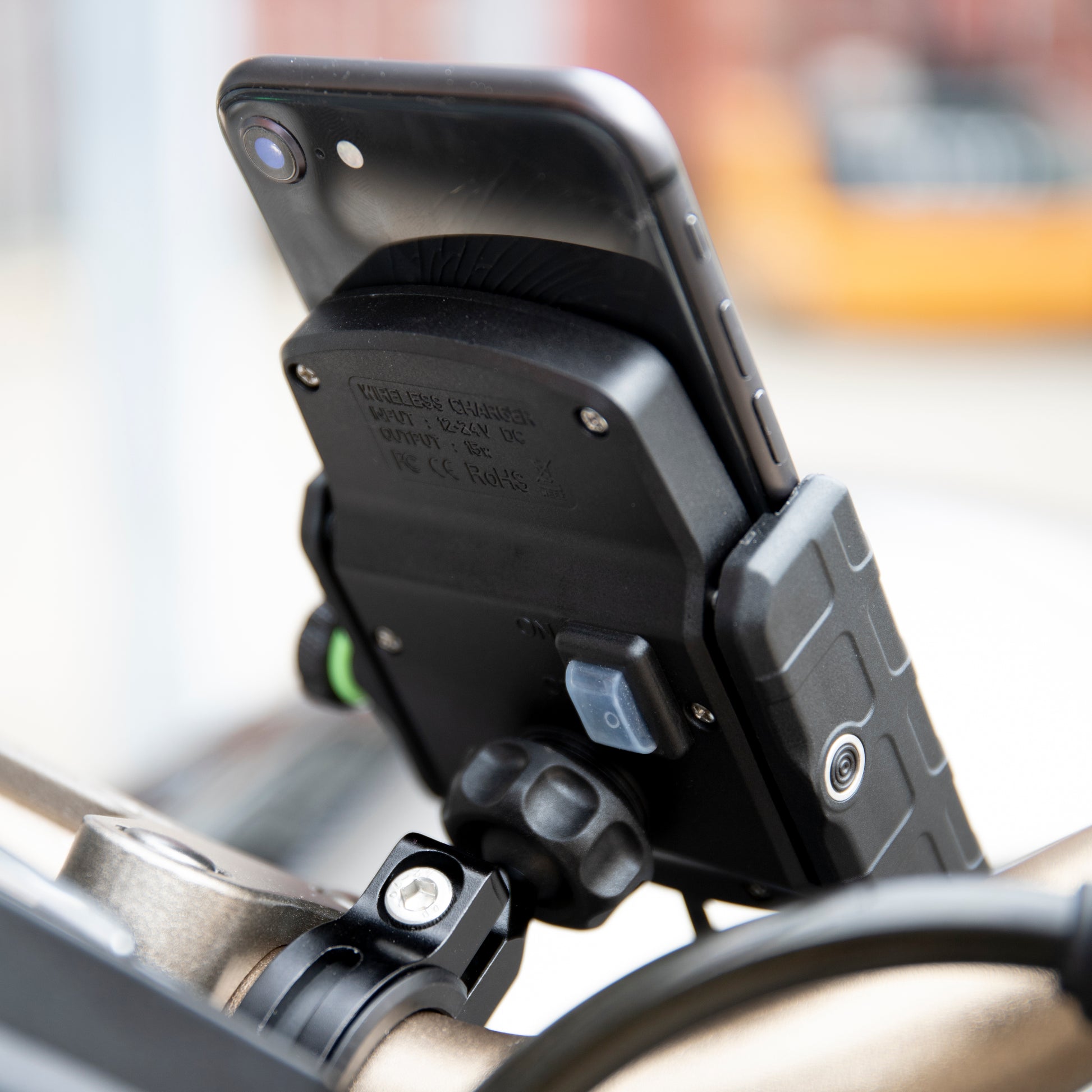 Support-de-telephone-moto-a-induction-Myra-dos