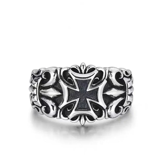 Bague biker croix dorée, métal argenté oxydé, style custom chopper gothique réglable.