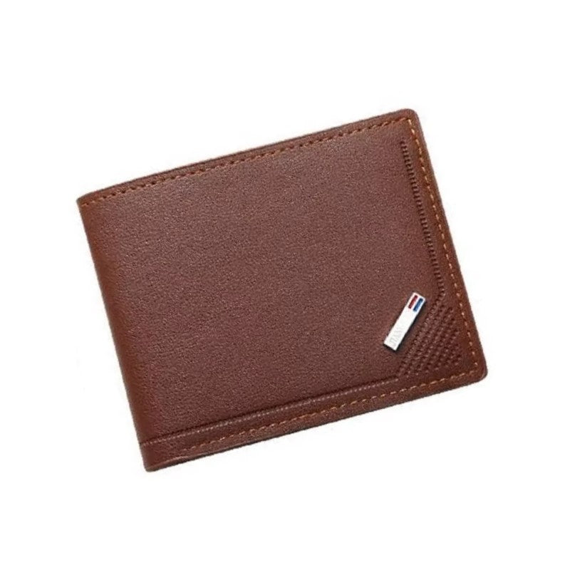 petit portefeuille homme cuir marron style classique avec badge décoratif discret