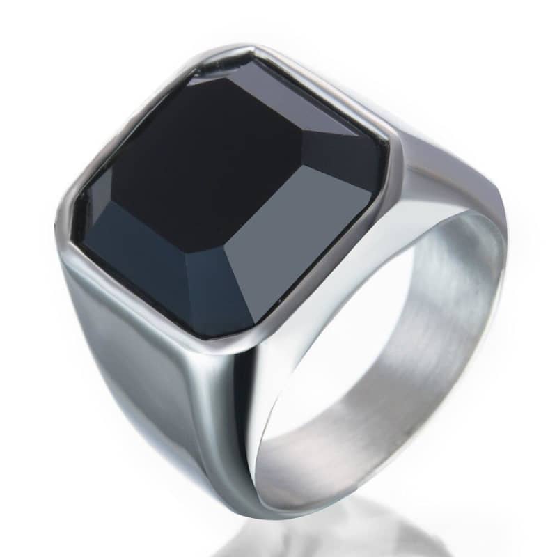 Bague biker noire homme en acier inoxydable avec pierre noire taillée
