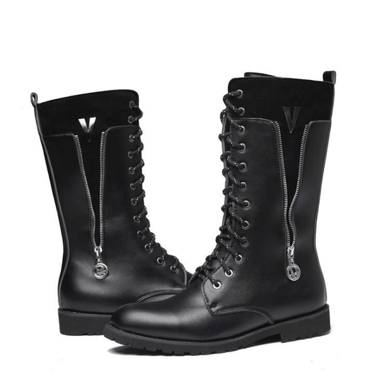 botte de moto en cuir noir pour biker avec laçage intégral, fermetures éclair métalliques et semelle antidérapante