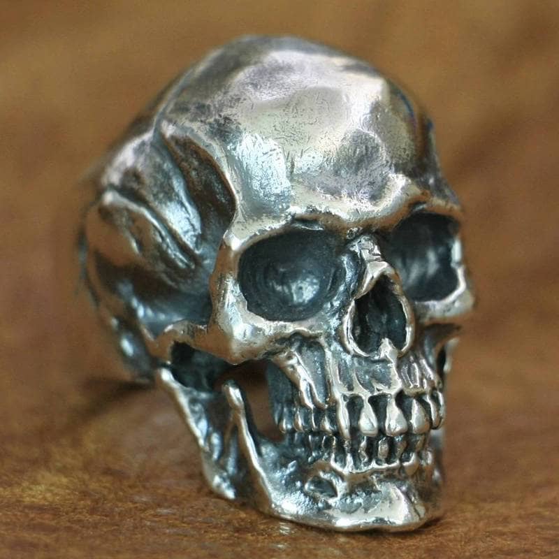 Chevalière biker Skull Lord en argent massif 925, crâne détaillé et patiné.
