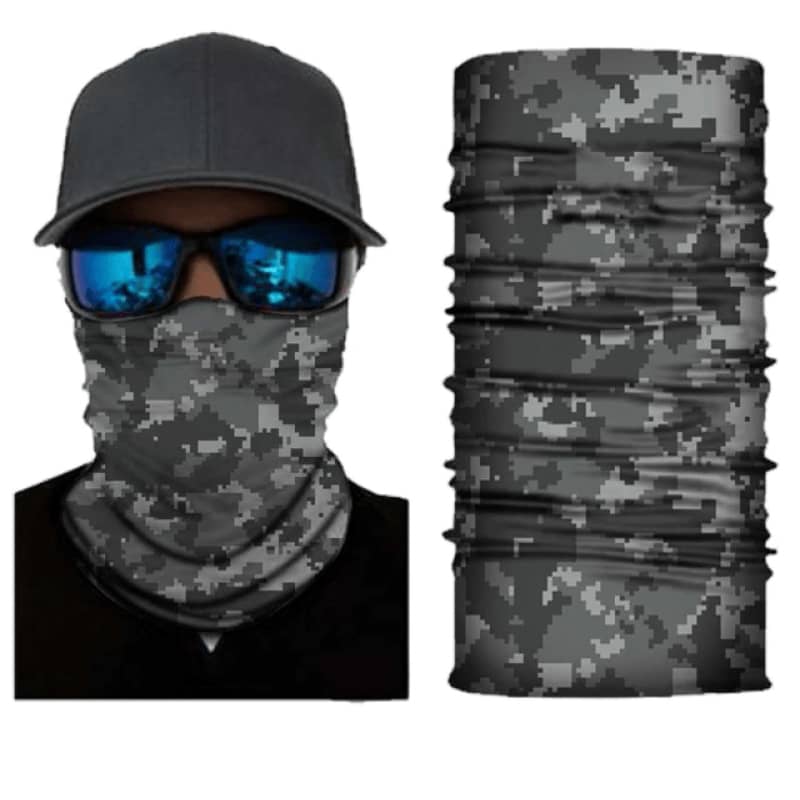 Tour de cou moto camouflage gris, protection contre le vent et la poussière, tissu respirant et confortable pour longues balades.