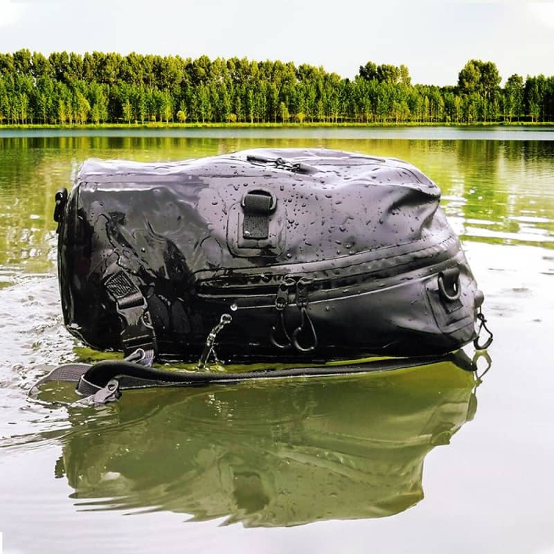 SAc de moto qui flotte 