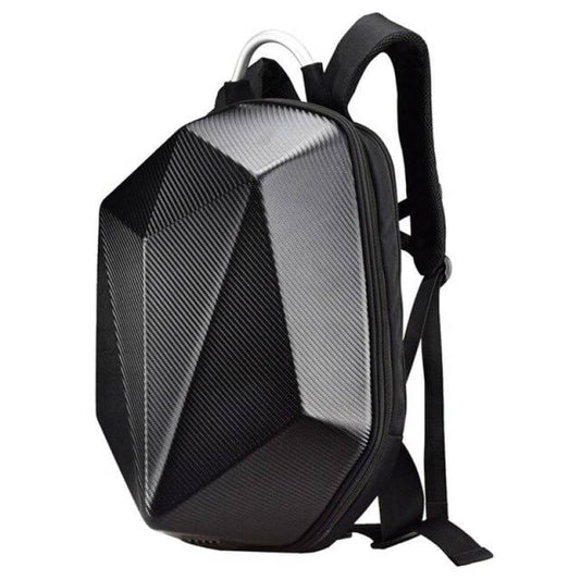 sac à dos moto rigide noir à design angulaire, coque carbone pour motards tech